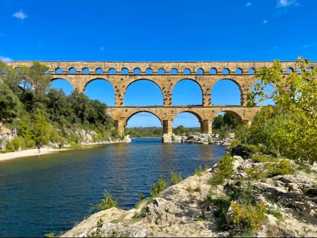 Maison De Village Familiale Pont Du Gard, Toit Terrasse, Barbecue, Fibre Vers Pont du Gard Bagian luar foto